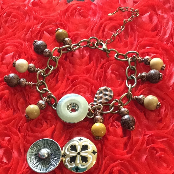 Hand made beaded snap charm bracelet - Picture 2 of 8